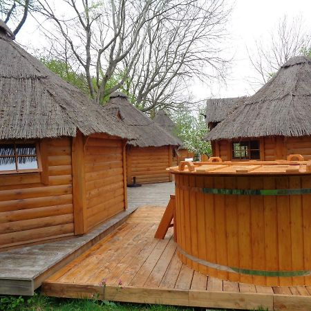Tonn"O Loisirs Villa Servel Exterior photo